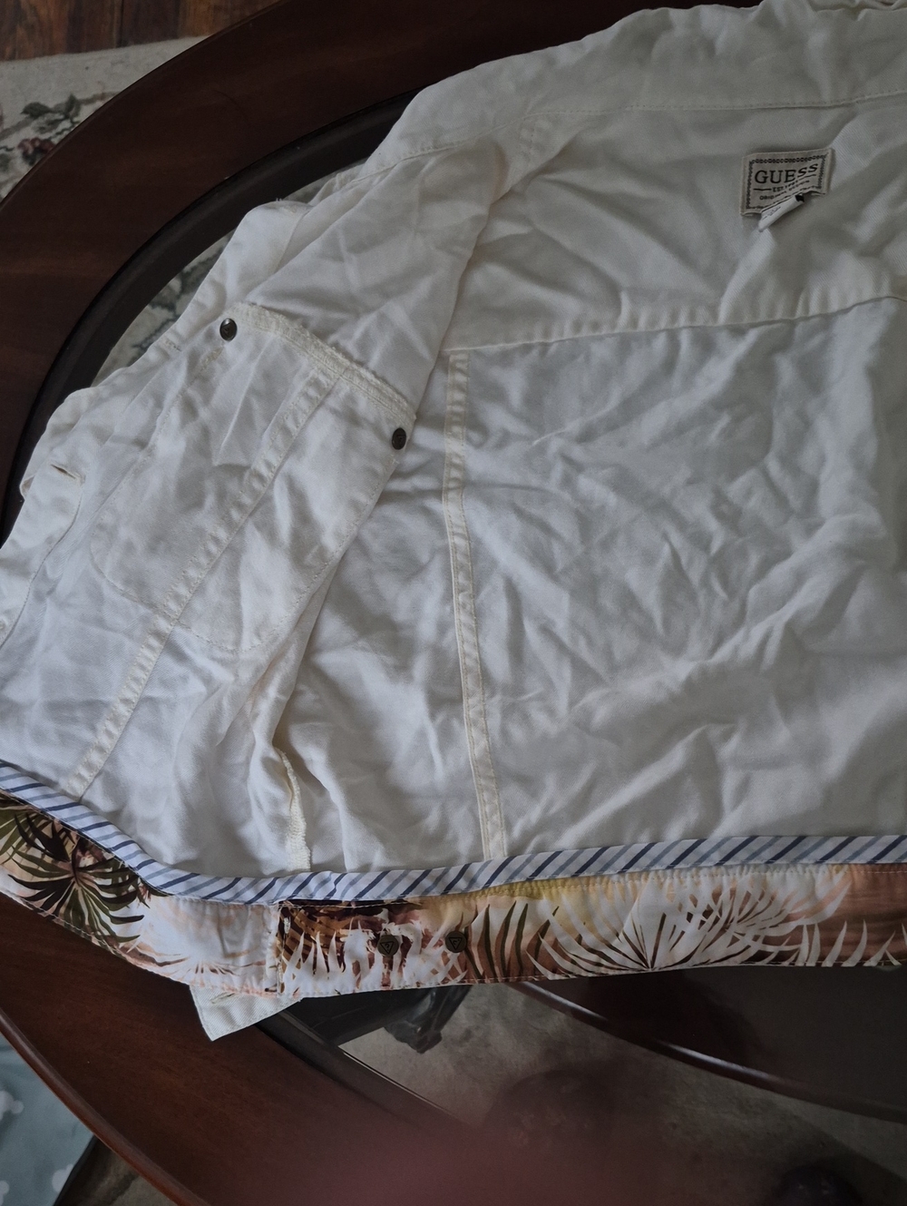 Guess - Picture 2 of 3